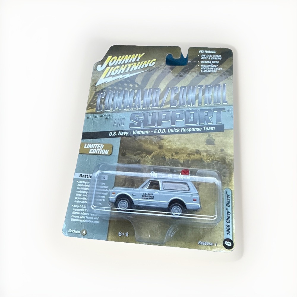 Rare Johnny Lightning Command/Control 1969 Chevy Blazer White Lightning Chase